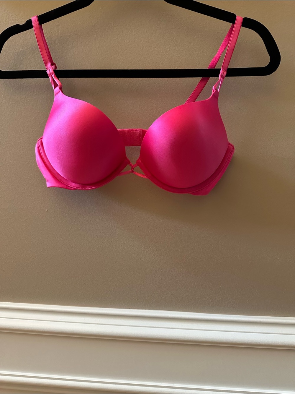 Victoria's Secret Hot Pink Miraculous Plunge Push-Up Bra